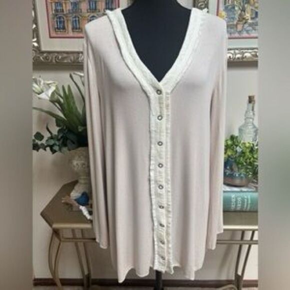 Anthropologie POL Cream Button-Down Women's Top - Picture 5 of 5